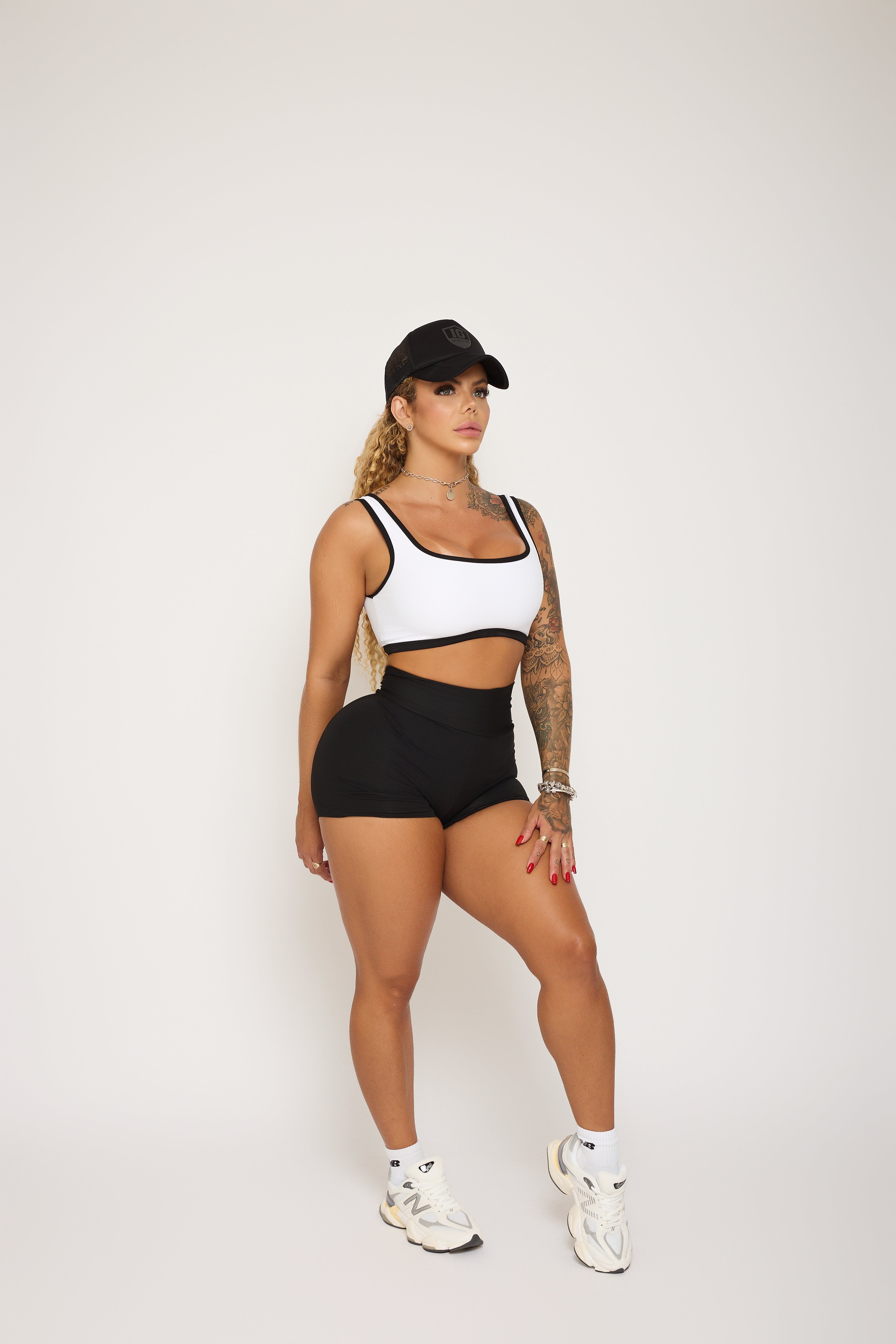 ICON BLACK & WHITE 2 PIECES